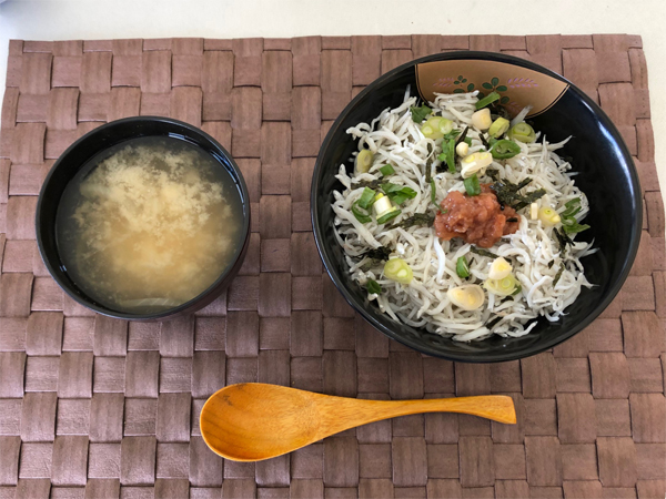 昼は丼